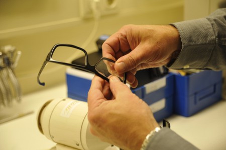 opticien inklikken glas in montuur